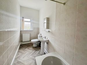 BATHROOM- click for photo gallery